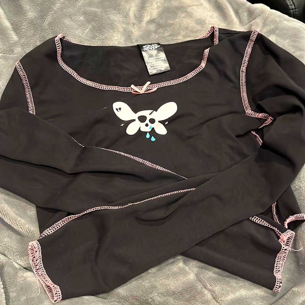 black long sleeve crop top
